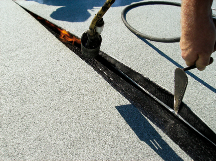 Ogłoszenie przetargu nieograniczonego na roboty pt: „Remont poszycia dachowego budynku przy ul. Łąkowej 47 oraz przy ul. Spokojnej 29, klatka A w Redzie”.